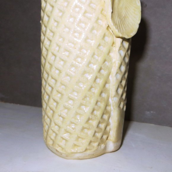 Vintage 1980's Carolyn Carroll Hand Made Waffle & Seashell Pottery Vase - Picture 3 of 5